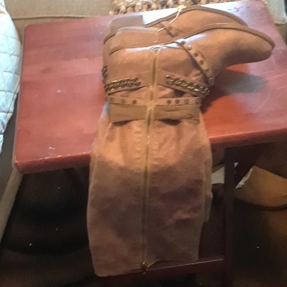 Boots - Picture 4 of 4